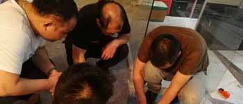 你見過如此認真對待工作的南寧裝飾公司師傅們嗎？