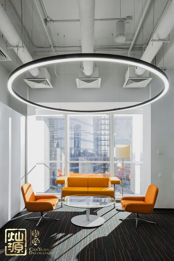 辦公室運(yùn)勢中寫字臺(tái)擺放