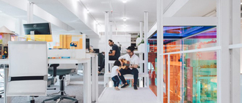 現(xiàn)代簡約辦公室裝修設計典范  集現(xiàn)代、簡約和科技感為一體