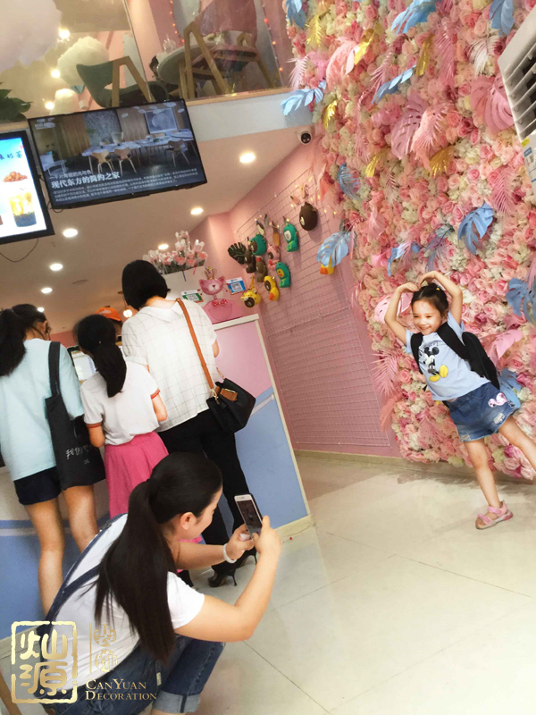 南寧網(wǎng)紅奶茶店設(shè)計(jì)裝修實(shí)例分享 顧客絡(luò)繹不絕的原因原來(lái)是這個(gè)