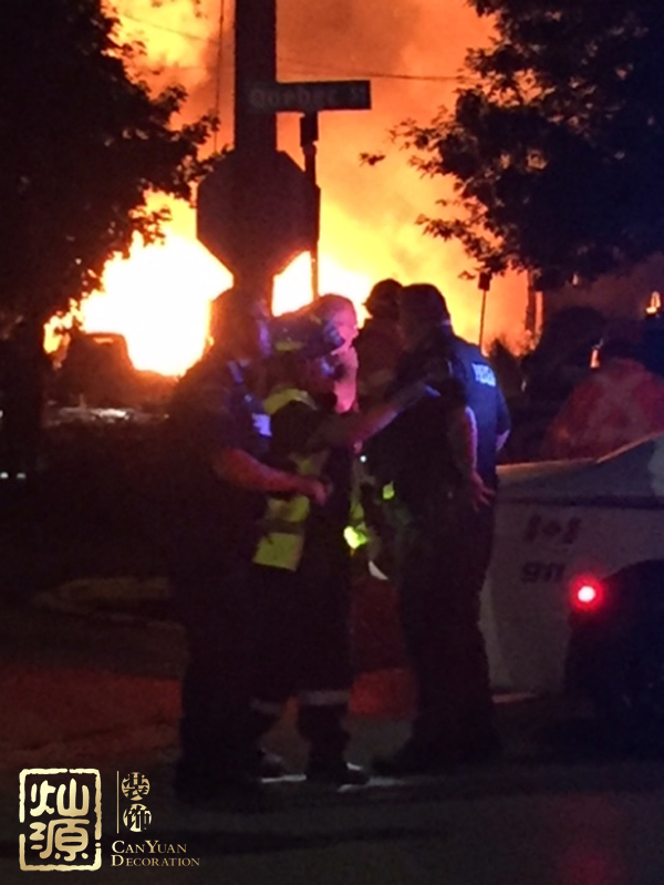 英國倫敦發(fā)生爆炸 探究英國倫敦發(fā)生爆炸的原因及現(xiàn)場照片