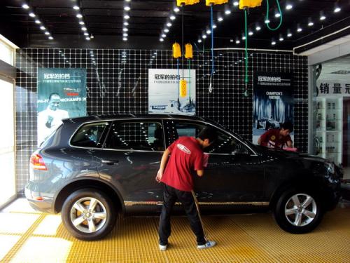 南寧洗車店裝修公司，這樣的設(shè)計小店面也有5星級感