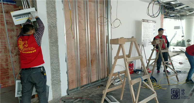 辦公室裝修電路施工現(xiàn)場圖 辦公室裝修電路施工現(xiàn)場圖