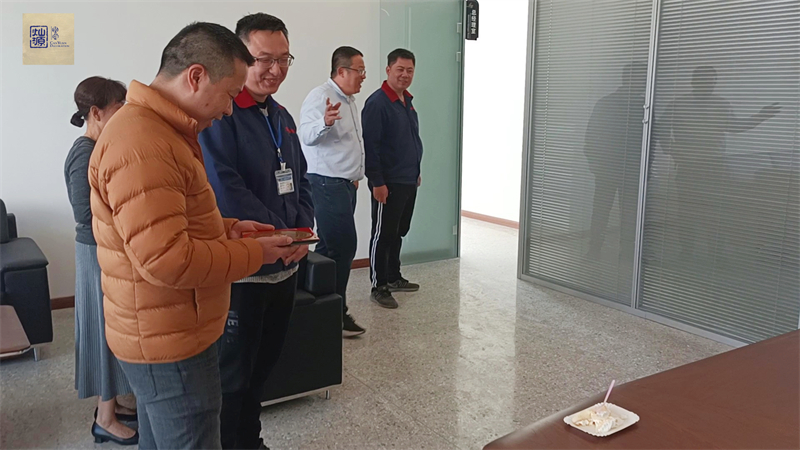 南星科技辦公室裝修現(xiàn)場(chǎng)羅盤(pán)指導(dǎo)