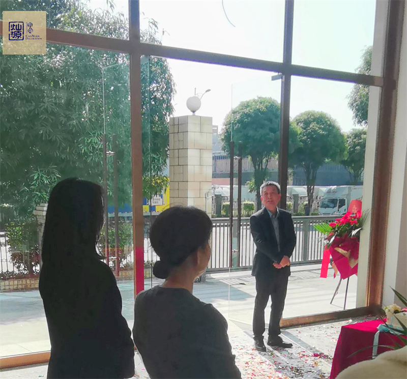 南星科技辦公室裝修現(xiàn)場(chǎng)董事長(zhǎng)致辭