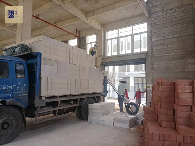 南寧辦公室裝修公司—燦源裝飾施工現(xiàn)場(chǎng)