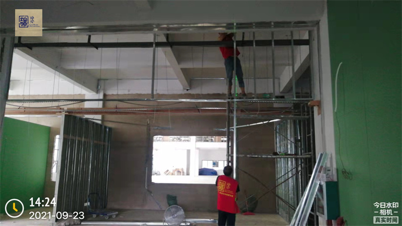 南寧辦公室裝修公司—燦源裝飾施工現(xiàn)場(chǎng)