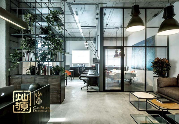 陳總說(shuō)要考慮成本，盡快完工。我推薦“工業(yè)風(fēng)辦公室設(shè)計(jì)裝修”